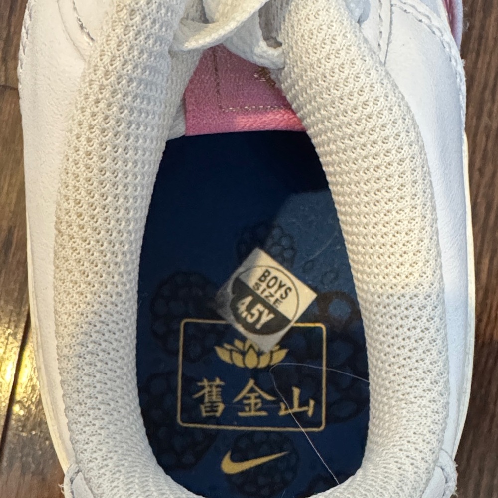 Nike Kids White and Pink Nike Air Sneakers Boys size 4.5 - Picture 2 of 6